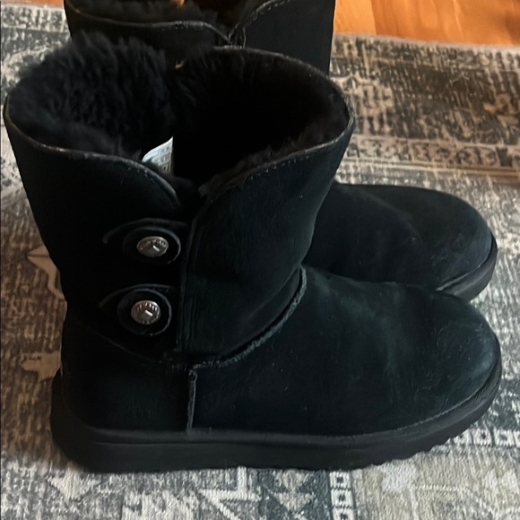 UGG women’s Marciela Black Shearling Boots size 7 - Picture 2 of 10